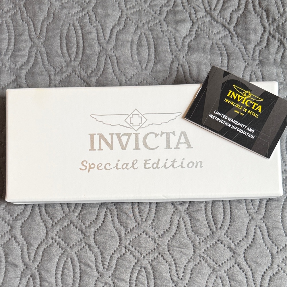 Invicta Special Edition Silver Watch with Colorful Straps. - Picture 5 of 5